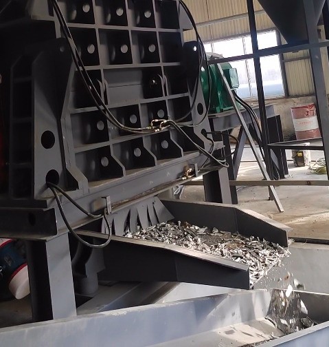 說一千道一萬不如自己看一看，前方發(fā)來喜報路友廢鋁破碎機在本地又一臺安裝完畢。