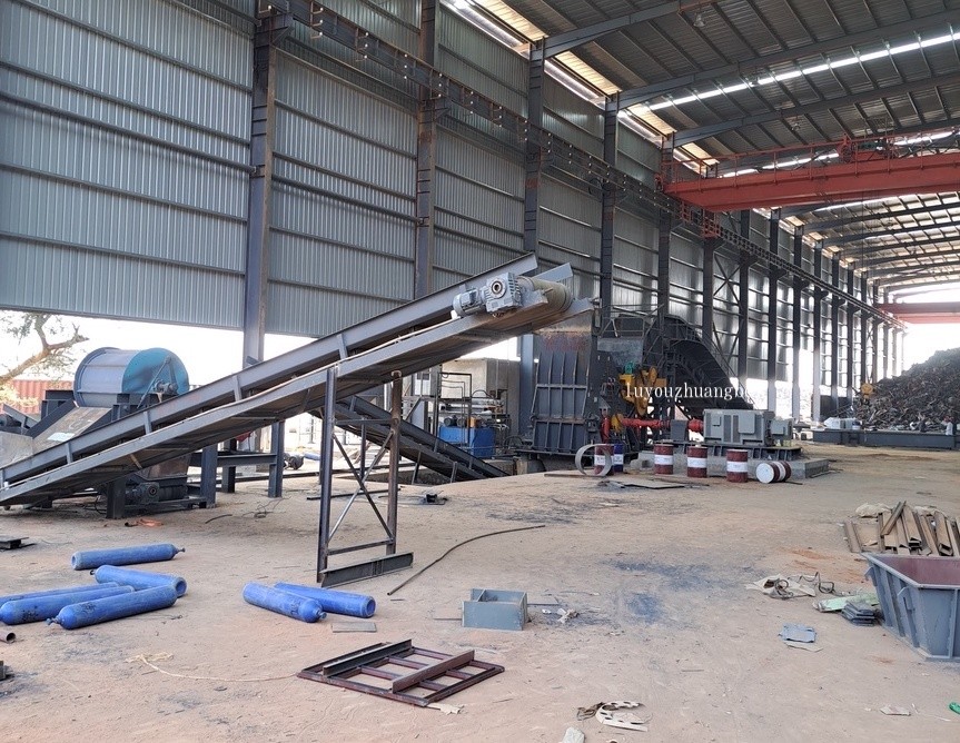 非洲尼日爾地區(qū)路友900型1200馬力破碎機(jī)安裝任務(wù)完成