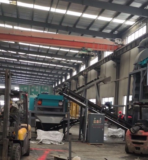 吉林地區(qū)破碎線?空分機(jī)安裝完畢?？辗謾C(jī)用于輕飄物的分選使用