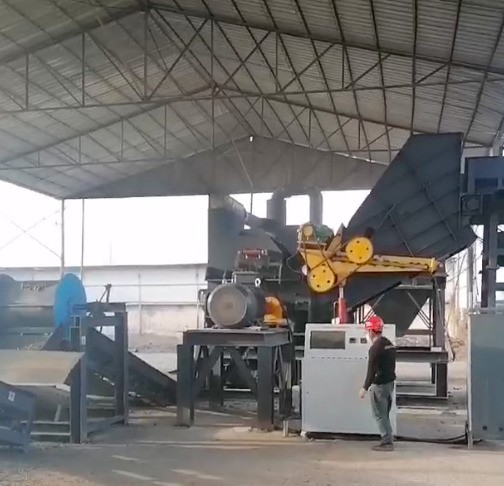 安徽地區(qū)315型破碎機(jī)使用現(xiàn)場，新機(jī)待運(yùn)行