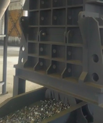 室外上料安裝方式可以有效減少灰塵的濃度，視線不被干擾