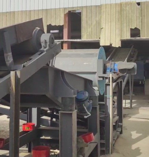 非洲地區(qū)路友破碎機(jī)使用現(xiàn)場