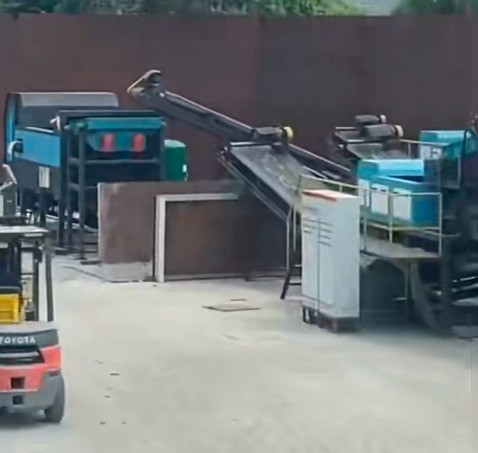 450破碎機?精細化分選設(shè)備 在日本東京現(xiàn)場。