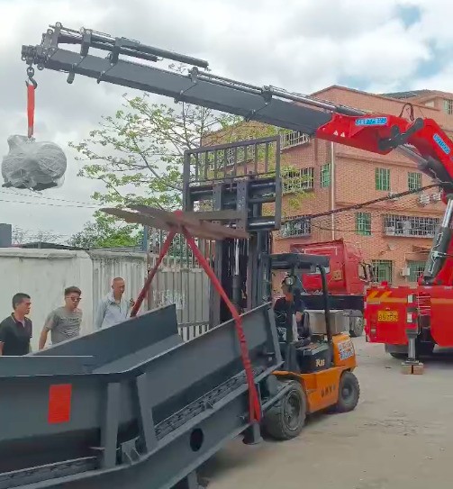 物流抵達客戶場地，卸貨啦～