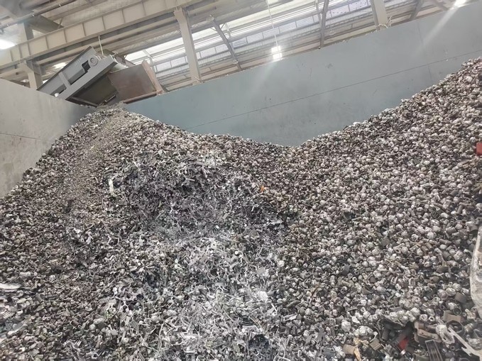 只經(jīng)過(guò)破碎線未經(jīng)分選產(chǎn)出的雜鋁成品料