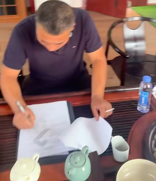 恭喜山東的老板簽訂路友金屬破碎線，祝老板生意越做越大，爭取來年加設(shè)備 棒。