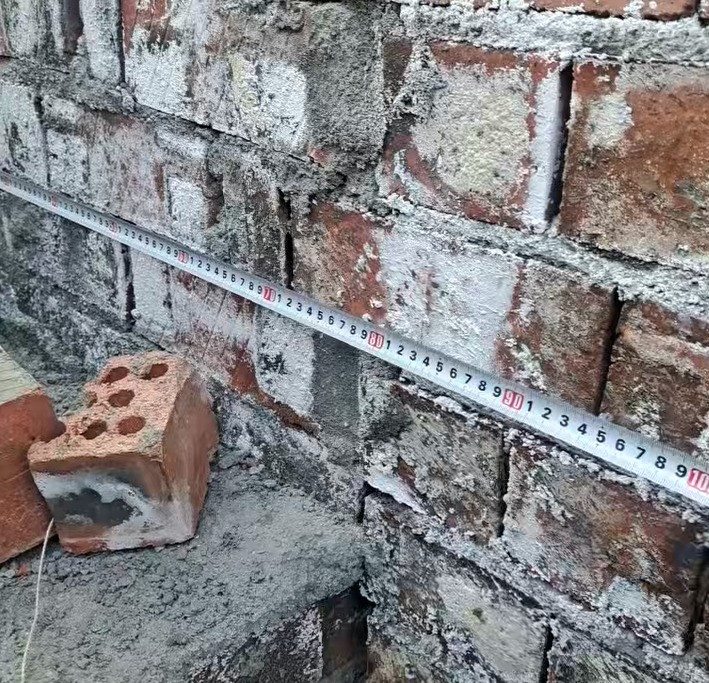 經(jīng)過金屬破碎機加工過的破舊鐵搖身一變色澤光亮顆粒均勻