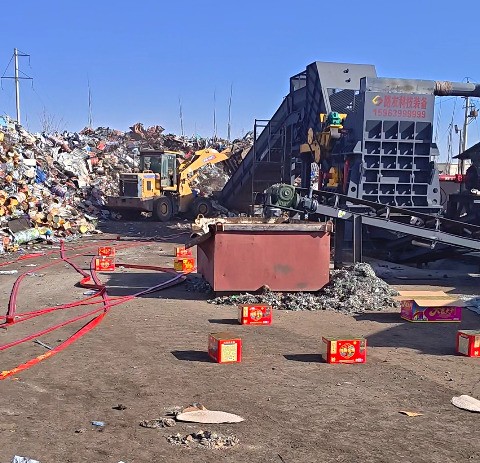 破碎機經(jīng)過場地規(guī)劃后確定安裝位置，基礎建設完成中～